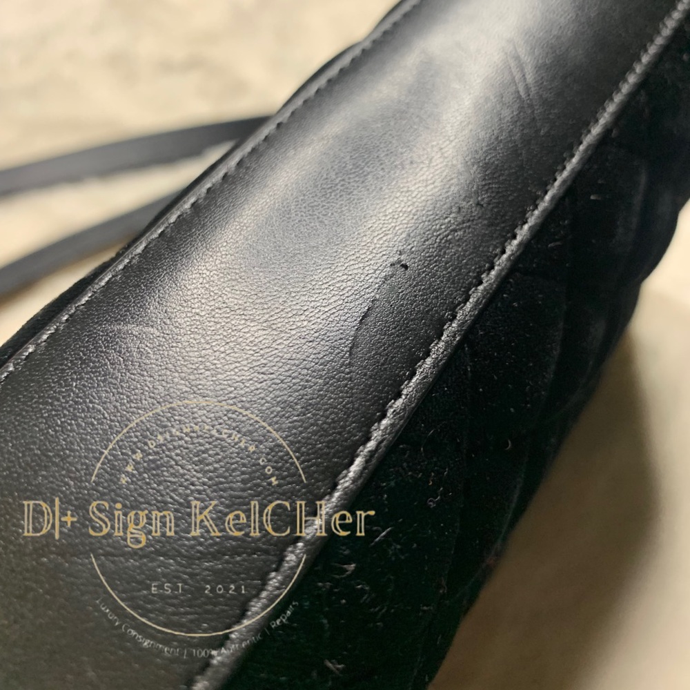 Yves Saint Laurent Velvet Monogram Triquilt Envelope Bag in Black - Picture 11 of 16
